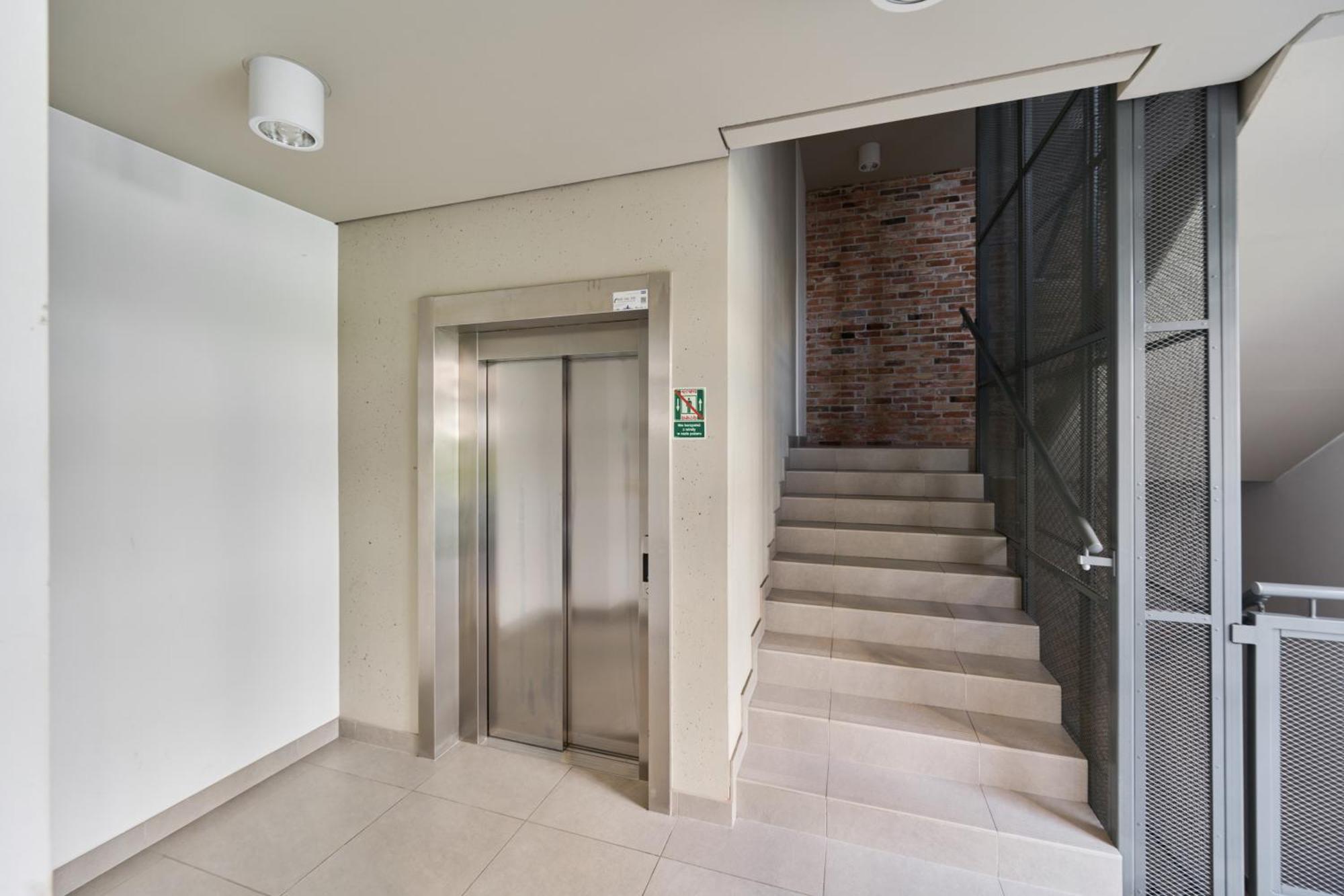 Stylish Kosciuszki Apartaments Near The Market Square With Free Garage Wroclaw By Noclegi Renters Luaran gambar